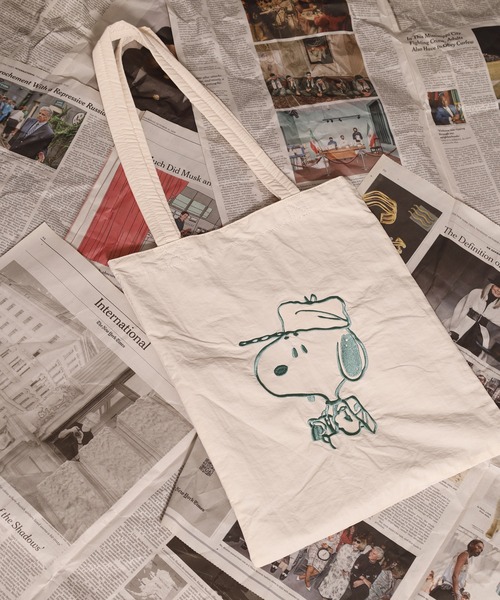 SNOOPY(スヌーピー)の「SNOOPY トートバッグ リバーシブル 刺繍(トートバッグ・レディース・ブルー/グレー/アイボリー/ベージュ/グリーン・FREE)」の2枚目の写真