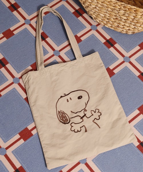 SNOOPY(スヌーピー)の「SNOOPY トートバッグ リバーシブル 刺繍(トートバッグ・レディース・ブルー/グレー/アイボリー/ベージュ/グリーン・FREE)」の19枚目の写真