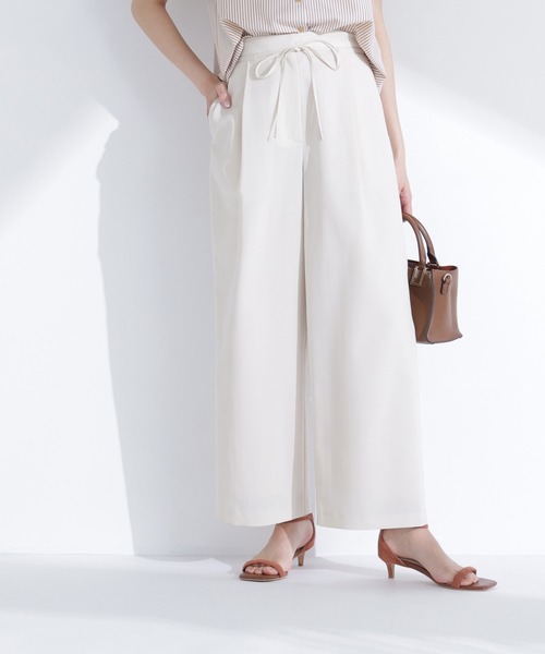 NATURAL BEAUTY BASIC(ナチュラルビューティーベーシック)の「【ちょうど、いい服】夏の本命ワイドパンツ(その他パンツ・レディース・ライトベージュ/チャコールグレー/オフホワイト/ダークブラウン・P/S/LARGE/MEDIUM/SMALL)」の2枚目の写真