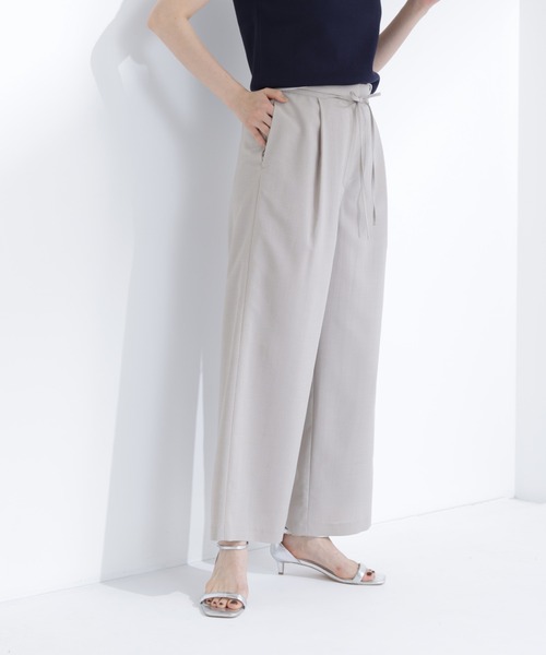 NATURAL BEAUTY BASIC(ナチュラルビューティーベーシック)の「【ちょうど、いい服】夏の本命ワイドパンツ(その他パンツ・レディース・ライトベージュ/チャコールグレー/オフホワイト/ダークブラウン・P/S/LARGE/MEDIUM/SMALL)」の4枚目の写真