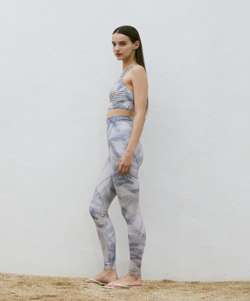 Julier Yoga and Relax(ジュリエヨガアンドリラックス)の「Julier palm treeアシンメトリーブラトップ(水着・レディース・ベージュ/オレンジ/ホワイト・0/1)」の13枚目の写真