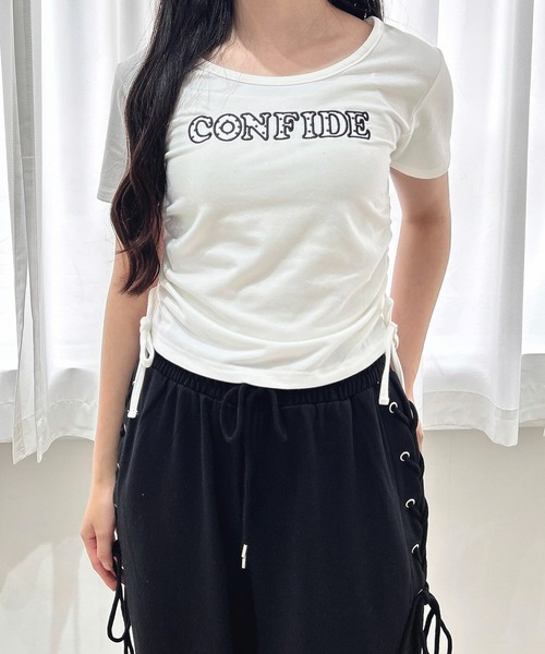 INGNI（イング）の「サイドギャザーリボンドット貼付ロゴTシャツ（Tシャツ/カットソー・レディース・オフホワイト/ブラック/ライトピンク・M）」の2枚目の写真