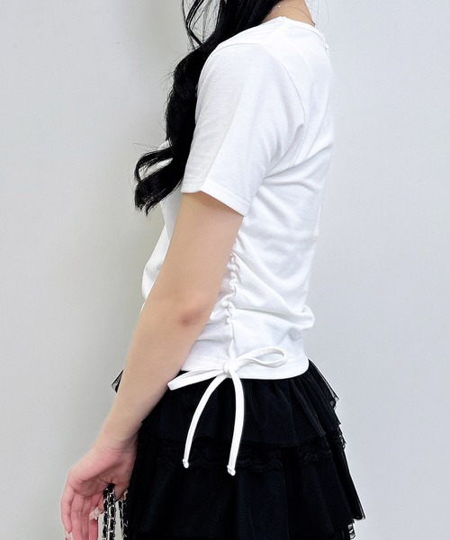 INGNI（イング）の「サイドギャザーリボンドット貼付ロゴTシャツ（Tシャツ/カットソー・レディース・オフホワイト/ブラック/ライトピンク・M）」の6枚目の写真
