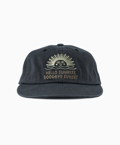 HELLO SUNRISE(ハローサンライズ)の「90s Logo 6Panel Cap_Charcoal(キャップ・レディース・チャコール・OS)」の1枚目の写真