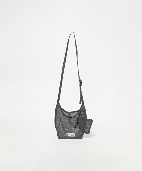 MARMOT(マーモット)の「【別注】<Marmot>メッシュ サコッシュ ショルダーバッグ(ショルダーバッグ・メンズ・ブラック/ホワイト/ダークグレー・FREE)」の5枚目の写真