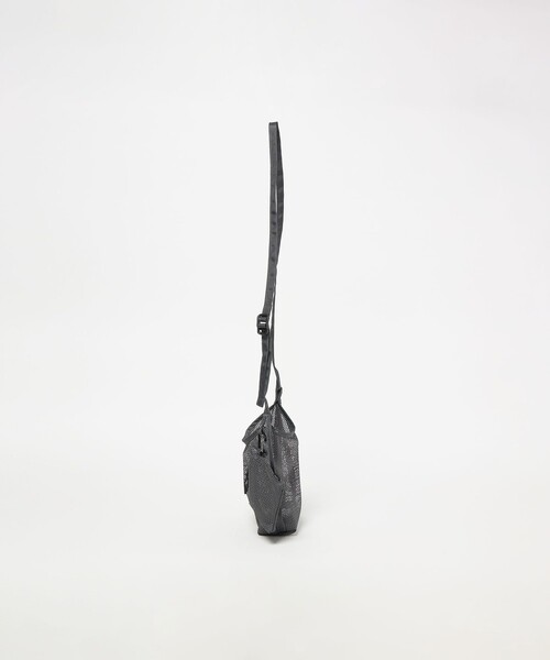 MARMOT(マーモット)の「【別注】<Marmot>メッシュ サコッシュ ショルダーバッグ(ショルダーバッグ・メンズ・ブラック/ホワイト/ダークグレー・FREE)」の6枚目の写真