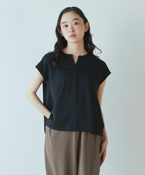 LOGEMENT DE CLAIRE(ロジュモンドクレール)の「【Allease/オールイーズ】キーネックノースリーブプル(Tシャツ/カットソー・レディース・オフホワイト/カーキ/ブラック/モカ・FREE)」の2枚目の写真