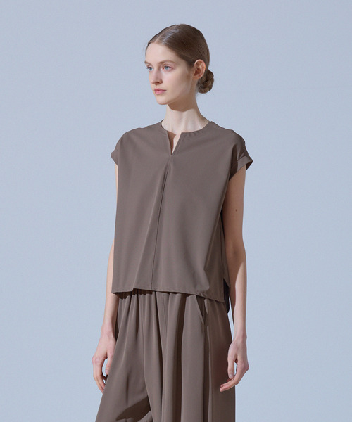 LOGEMENT DE CLAIRE(ロジュモンドクレール)の「【Allease/オールイーズ】キーネックノースリーブプル(Tシャツ/カットソー・レディース・オフホワイト/カーキ/ブラック/モカ・FREE)」の3枚目の写真