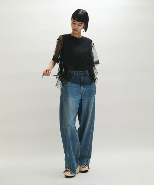 ADAM ET ROPE'(アダムエロペ)の「【WEB限定】・【サステナブル】・【定番】ギャザーチュールトップス(Tシャツ/カットソー・レディース・ダークブラウン/ホワイト/ブラック・FREE)」の18枚目の写真