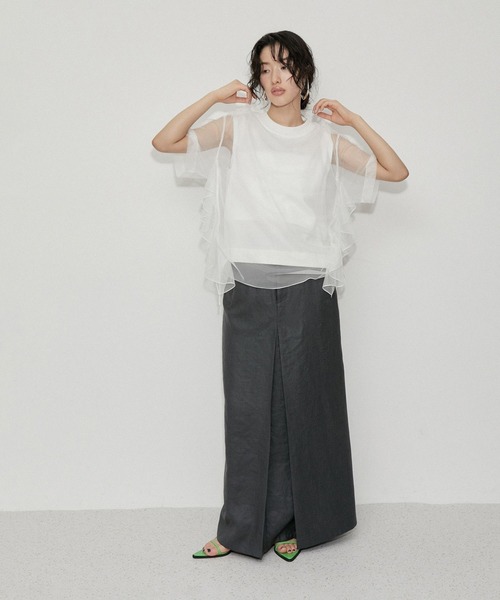 ADAM ET ROPE'(アダムエロペ)の「【WEB限定】・【サステナブル】・【定番】ギャザーチュールトップス(Tシャツ/カットソー・レディース・ダークブラウン/ホワイト/ブラック・FREE)」の22枚目の写真