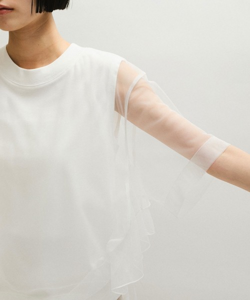 ADAM ET ROPE'(アダムエロペ)の「【WEB限定】・【サステナブル】・【定番】ギャザーチュールトップス(Tシャツ/カットソー・レディース・ダークブラウン/ホワイト/ブラック・FREE)」の4枚目の写真