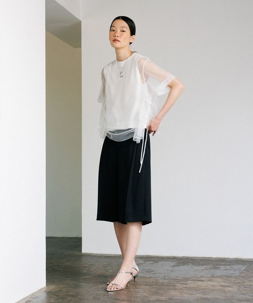 ADAM ET ROPE'(アダムエロペ)の「【WEB限定】・【サステナブル】・【定番】ギャザーチュールトップス(Tシャツ/カットソー・レディース・ダークブラウン/ホワイト/ブラック・FREE)」の10枚目の写真