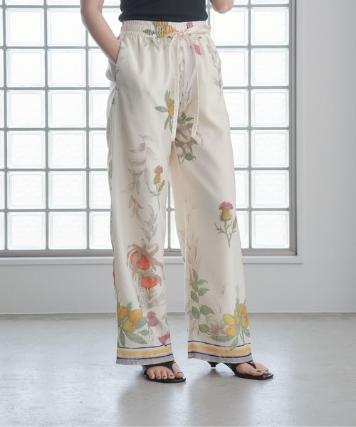 Pqran(クラン)の「ボタニカルプリントパンツ(その他パンツ・レディース・ブラック/アイボリー・FREE)」の8枚目の写真