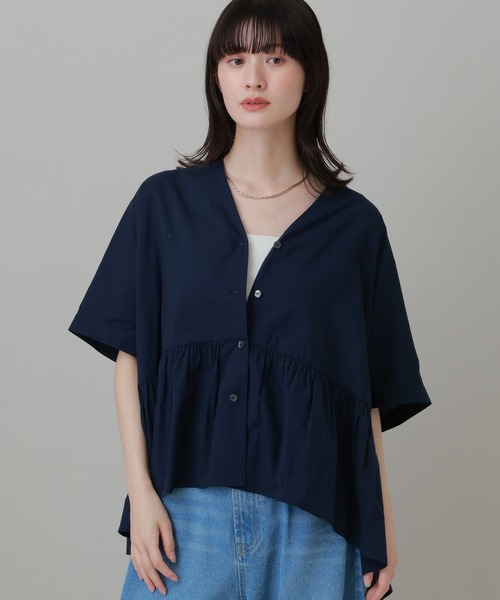 LAKOLE（ラコレ）の「ティアードポンチョブラウス / 671837（シャツ/ブラウス・レディース・イエロー/ネイビー/ブルー/ホワイト・FREE）」の2枚目の写真