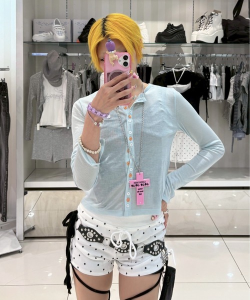 Never mind the XU / Chikashitsu+(ネバーマインド ザ エックスユー / チカシツプラス)の「【nmtc+】Polka Dot Banding Short Pants / 【エヌエムティーシープラス】ポルカドットバンディングショートパンツ(その他パンツ・レディース・ホワイト/グレー/ブラック・ONE SIZE)」の4枚目の写真