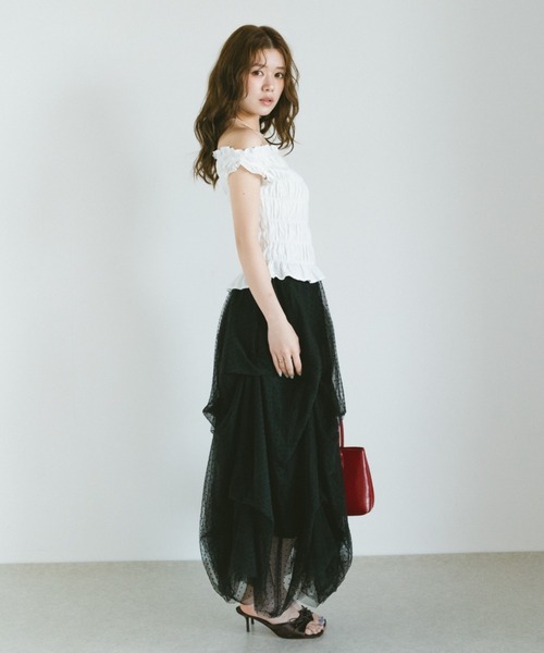 VANNIE U（ヴァニーユー）の「アシメスリーブオフショルシャーリングトップス（シャツ/ブラウス・レディース・ホワイト/ネイビー・FREE）」の16枚目の写真
