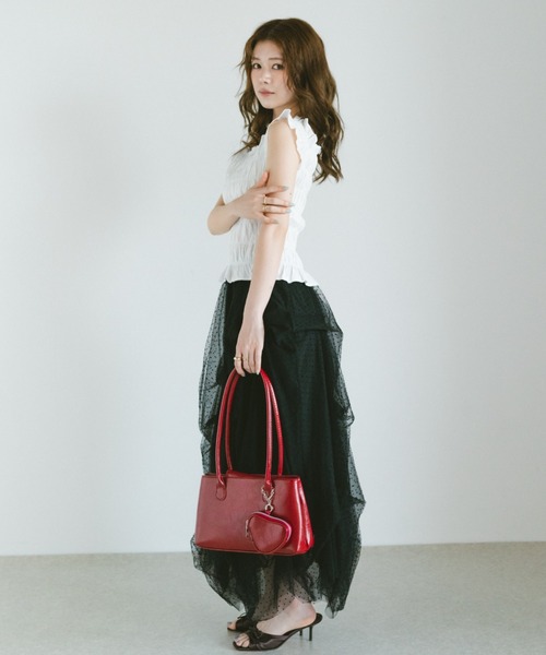 VANNIE U（ヴァニーユー）の「アシメスリーブオフショルシャーリングトップス（シャツ/ブラウス・レディース・ホワイト/ネイビー・FREE）」の17枚目の写真