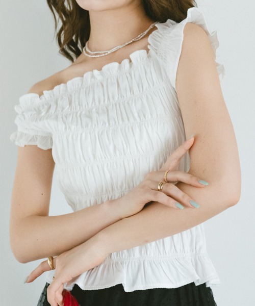 VANNIE U（ヴァニーユー）の「アシメスリーブオフショルシャーリングトップス（シャツ/ブラウス・レディース・ホワイト/ネイビー・FREE）」の7枚目の写真