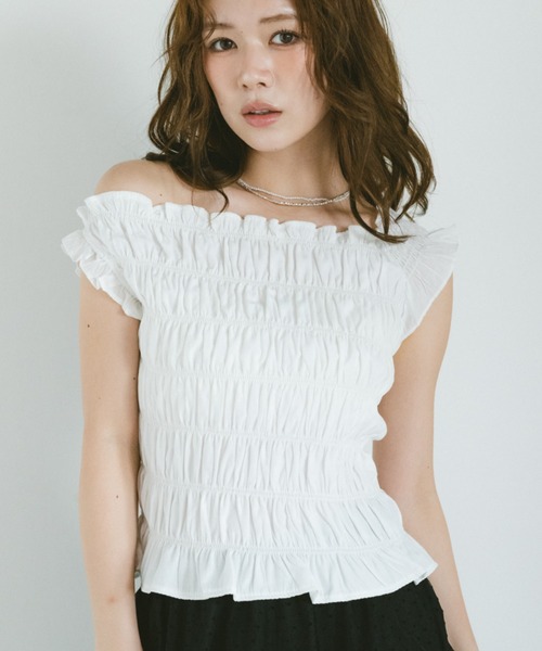 VANNIE U（ヴァニーユー）の「アシメスリーブオフショルシャーリングトップス（シャツ/ブラウス・レディース・ホワイト/ネイビー・FREE）」の6枚目の写真