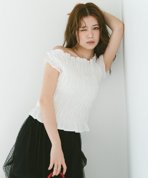 VANNIE U（ヴァニーユー）の「アシメスリーブオフショルシャーリングトップス（シャツ/ブラウス・レディース・ホワイト/ネイビー・FREE）」の8枚目の写真