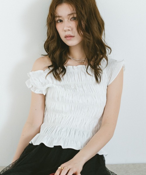 VANNIE U（ヴァニーユー）の「アシメスリーブオフショルシャーリングトップス（シャツ/ブラウス・レディース・ホワイト/ネイビー・FREE）」の9枚目の写真