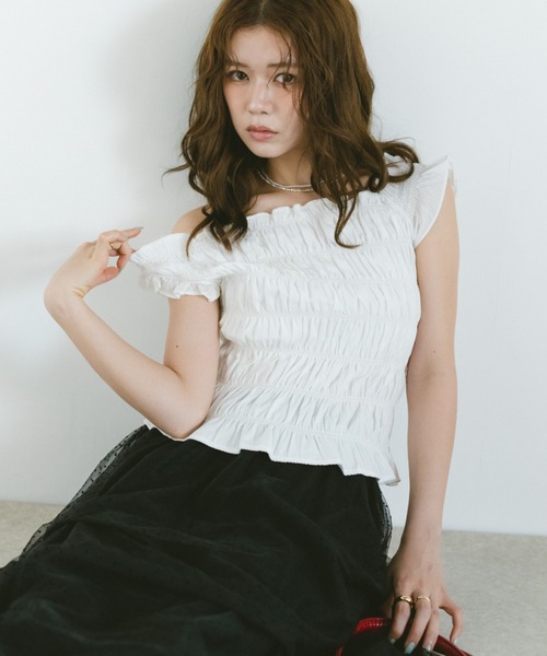 VANNIE U（ヴァニーユー）の「アシメスリーブオフショルシャーリングトップス（シャツ/ブラウス・レディース・ホワイト/ネイビー・FREE）」の11枚目の写真