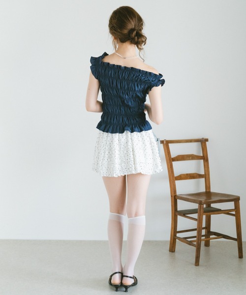 VANNIE U（ヴァニーユー）の「アシメスリーブオフショルシャーリングトップス（シャツ/ブラウス・レディース・ホワイト/ネイビー・FREE）」の21枚目の写真