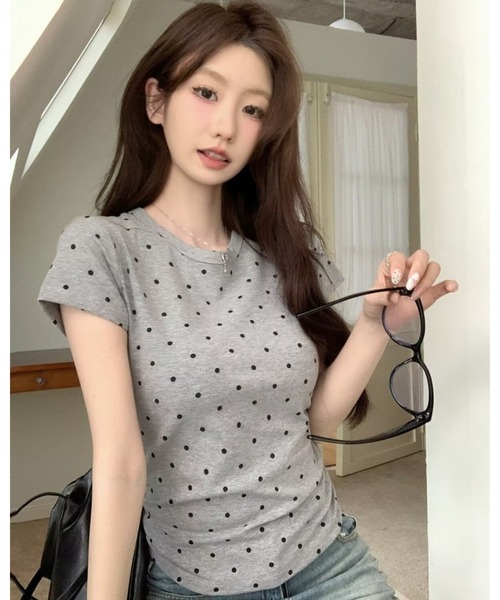 CHEER（チアー）の「ドット柄半袖Tシャツ　スリムシルエット スタイリッシュで着回し抜群トップス（Tシャツ/カットソー・レディース・グレー/ブラック/ホワイト・FREE）」の3枚目の写真