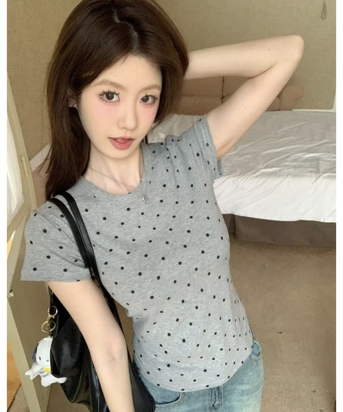 CHEER（チアー）の「ドット柄半袖Tシャツ　スリムシルエット スタイリッシュで着回し抜群トップス（Tシャツ/カットソー・レディース・グレー/ブラック/ホワイト・FREE）」の4枚目の写真