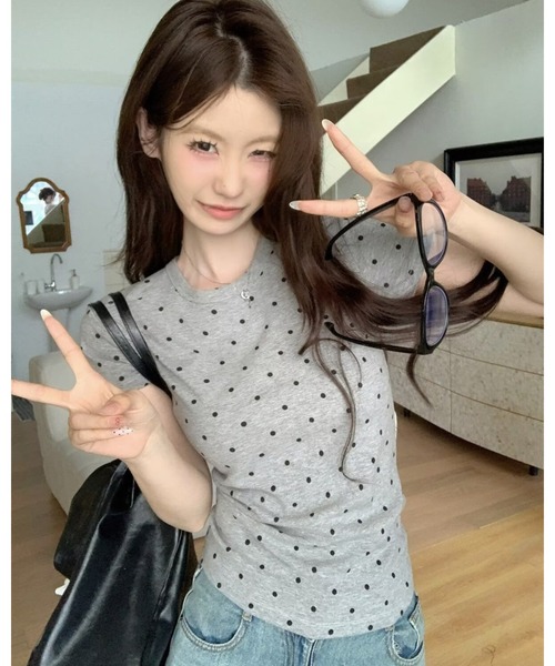 CHEER（チアー）の「ドット柄半袖Tシャツ　スリムシルエット スタイリッシュで着回し抜群トップス（Tシャツ/カットソー・レディース・グレー/ブラック/ホワイト・FREE）」の5枚目の写真