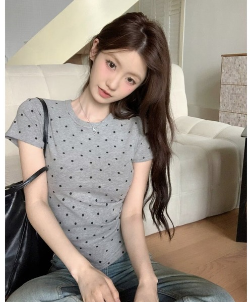 CHEER（チアー）の「ドット柄半袖Tシャツ　スリムシルエット スタイリッシュで着回し抜群トップス（Tシャツ/カットソー・レディース・グレー/ブラック/ホワイト・FREE）」の8枚目の写真