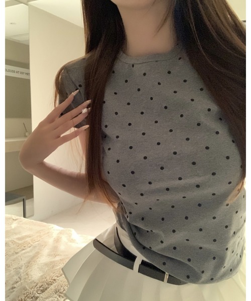 CHEER（チアー）の「ドット柄半袖Tシャツ　スリムシルエット スタイリッシュで着回し抜群トップス（Tシャツ/カットソー・レディース・グレー/ブラック/ホワイト・FREE）」の6枚目の写真