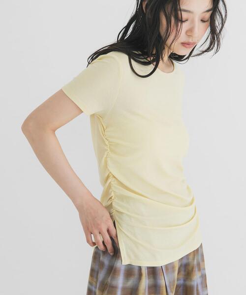 KBF(ケイビーエフ)の「シャーリングスリットTEE(Tシャツ/カットソー・レディース・イエロー/ブラウン/オフホワイト・ONE)」の3枚目の写真