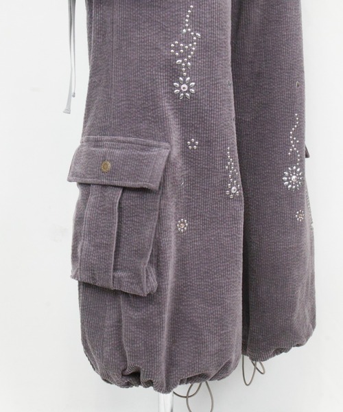 rurumu:（ルルムウ）の「rurumu:/ルルムウ/flower studs corduroy pants（その他パンツ・レディース・チャコールグレー/ブラウン/スモークピンク・M/L）」の13枚目の写真