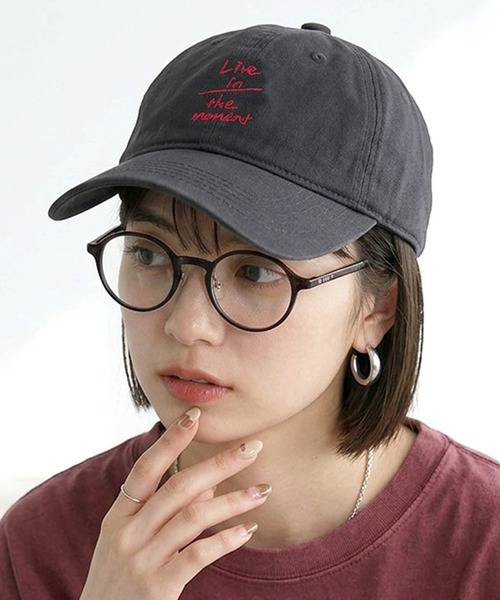 CRB（シーアールビー）の「手書き風アルファベットロゴキャップ（キャップ・レディース・レッド/チャコールグレー/オフホワイト/ベージュ/ブラック/ネイビー・F）」の3枚目の写真