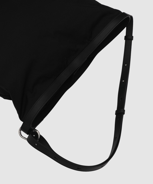JIL SANDER（ジルサンダー）の「SOFT ROLLED HOBO MD（ショルダーバッグ・メンズ・ブラック/カーキ・UNI）」の4枚目の写真
