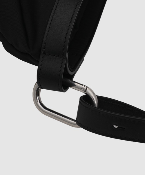 JIL SANDER（ジルサンダー）の「SOFT ROLLED HOBO MD（ショルダーバッグ・メンズ・ブラック/カーキ・UNI）」の5枚目の写真