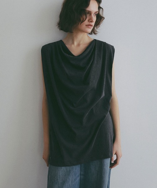 ETRE TOKYO(エトレトウキョウ)の「スリーブレスドレープネックプルオーバー(Tシャツ/カットソー・レディース・チャコール/ホワイト・FREE)」の15枚目の写真