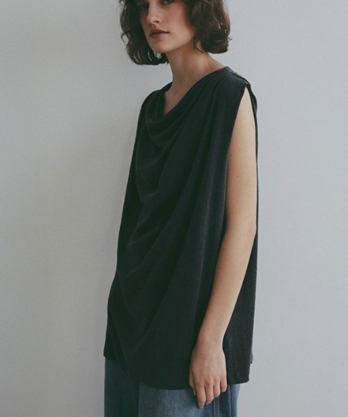 ETRE TOKYO(エトレトウキョウ)の「スリーブレスドレープネックプルオーバー(Tシャツ/カットソー・レディース・チャコール/ホワイト・FREE)」の17枚目の写真