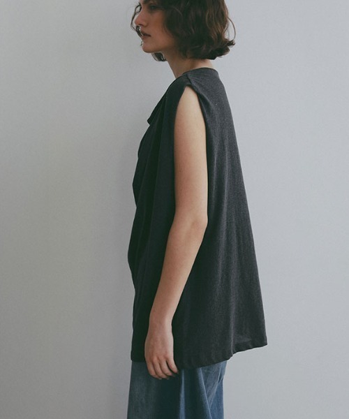 ETRE TOKYO(エトレトウキョウ)の「スリーブレスドレープネックプルオーバー(Tシャツ/カットソー・レディース・チャコール/ホワイト・FREE)」の19枚目の写真