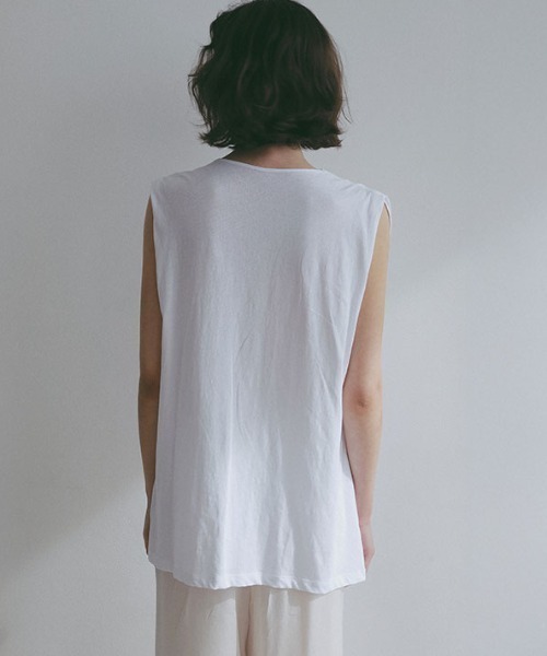 ETRE TOKYO(エトレトウキョウ)の「スリーブレスドレープネックプルオーバー(Tシャツ/カットソー・レディース・チャコール/ホワイト・FREE)」の3枚目の写真