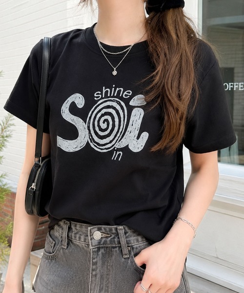 Soi(clothing)(ソイ クロージング)の「【Soi】スパイラルヴィンテージライクくすみプリントロゴTシャツ(Tシャツ/カットソー・レディース・ブラック/イエロー/ホワイト・MEDIUM/SMALL/LARGE)」の5枚目の写真