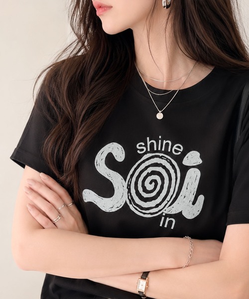 Soi(clothing)(ソイ クロージング)の「【Soi】スパイラルヴィンテージライクくすみプリントロゴTシャツ(Tシャツ/カットソー・レディース・ブラック/イエロー/ホワイト・MEDIUM/SMALL/LARGE)」の6枚目の写真