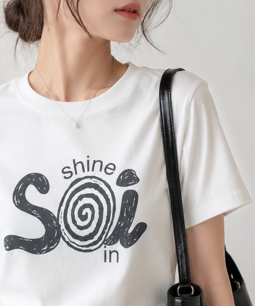 Soi(clothing)(ソイ クロージング)の「【Soi】スパイラルヴィンテージライクくすみプリントロゴTシャツ(Tシャツ/カットソー・レディース・ブラック/イエロー/ホワイト・MEDIUM/SMALL/LARGE)」の4枚目の写真