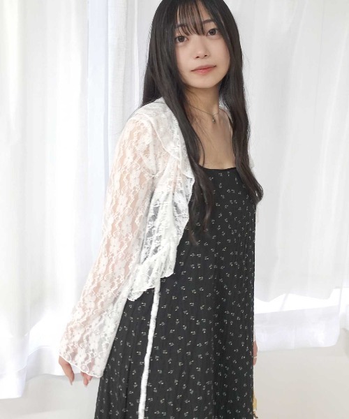 Lots of Love(ロッツオブラブ)の「花柄プリントキャミワンピース(ワンピース・レディース・ブラック/アイボリー・M)」の3枚目の写真