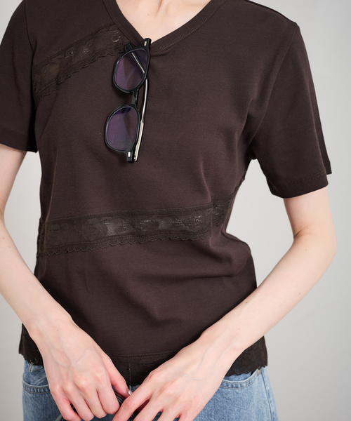 U by SPICK&SPAN(ユーバイスピックアンドスパン)の「レーステープカットトップス(Tシャツ/カットソー・レディース・ホワイト/ブラウン・FREE)」の1枚目の写真