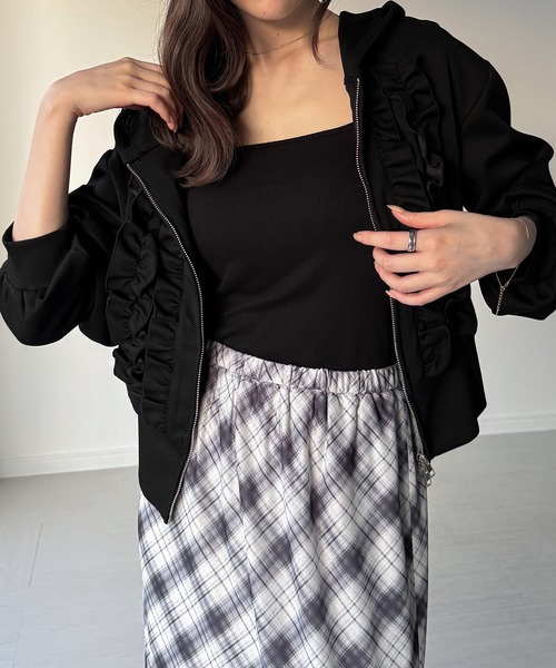 junoah（ジュノア）の「ポンチフリルショートパーカー（パーカー・レディース・アイボリー/ブラック/杢グレー・LARGE/SMALL/MEDIUM）」の11枚目の写真