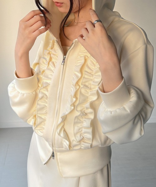 junoah（ジュノア）の「ポンチフリルショートパーカー（パーカー・レディース・アイボリー/ブラック/杢グレー・LARGE/SMALL/MEDIUM）」の12枚目の写真