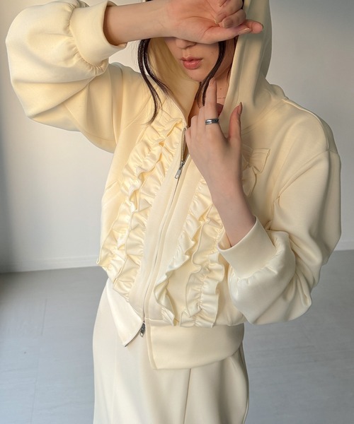 junoah（ジュノア）の「ポンチフリルショートパーカー（パーカー・レディース・アイボリー/ブラック/杢グレー・LARGE/SMALL/MEDIUM）」の14枚目の写真