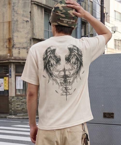 SPINNS(スピンズ)の「ヘンリーネックサーマル半袖Tシャツ/ウィング/バックプリント(Tシャツ/カットソー・メンズ・アイボリー/カモフラージュ/ブラック系その他/レッド系その他・ONESIZE)」の2枚目の写真